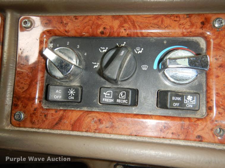 image for item DG5768 2004 Peterbilt 379 semi truck