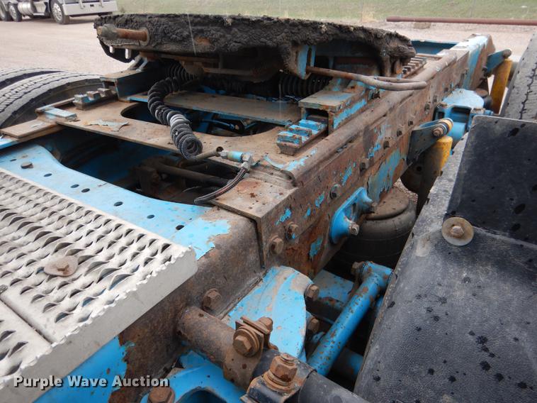 image for item DG5768 2004 Peterbilt 379 semi truck