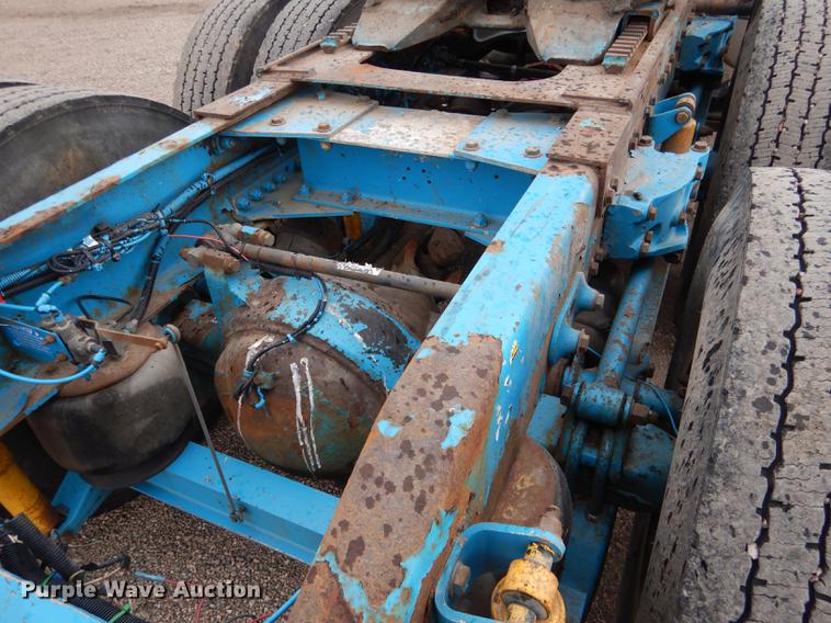 image for item DG5768 2004 Peterbilt 379 semi truck