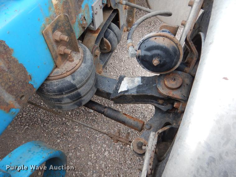 image for item DG5768 2004 Peterbilt 379 semi truck