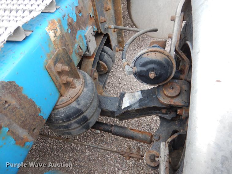 image for item DG5768 2004 Peterbilt 379 semi truck