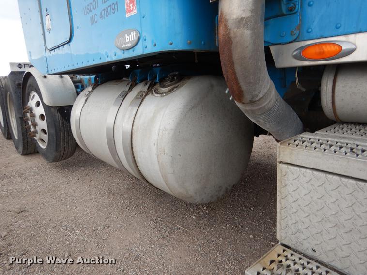 image for item DG5768 2004 Peterbilt 379 semi truck