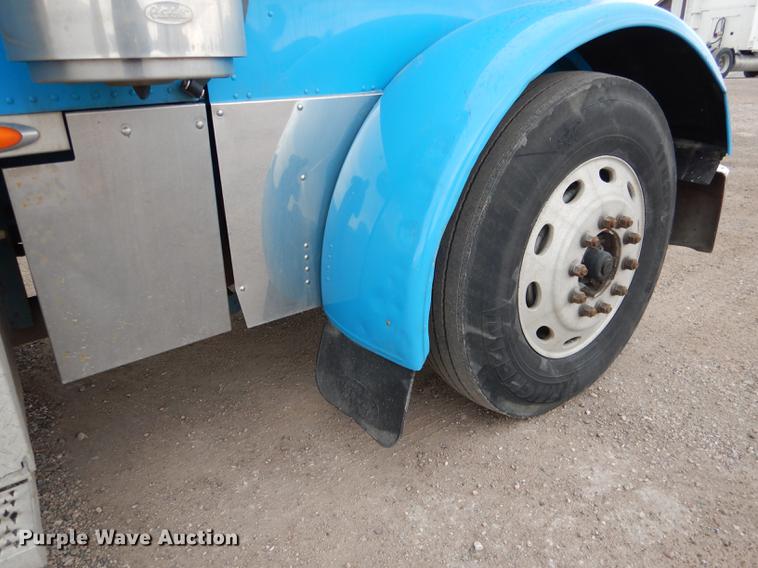 image for item DG5768 2004 Peterbilt 379 semi truck