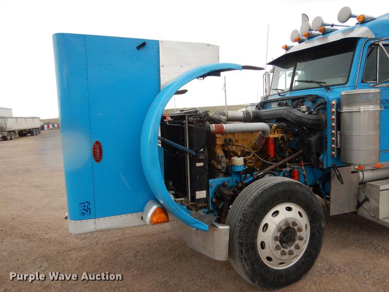 image for item DG5768 2004 Peterbilt 379 semi truck