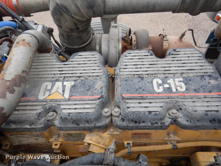 image for item DG5768 2004 Peterbilt 379 semi truck