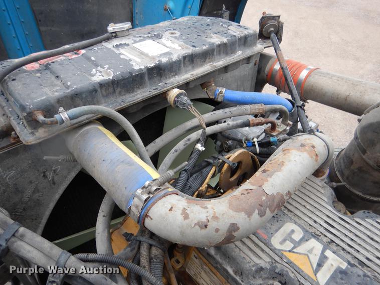 image for item DG5768 2004 Peterbilt 379 semi truck