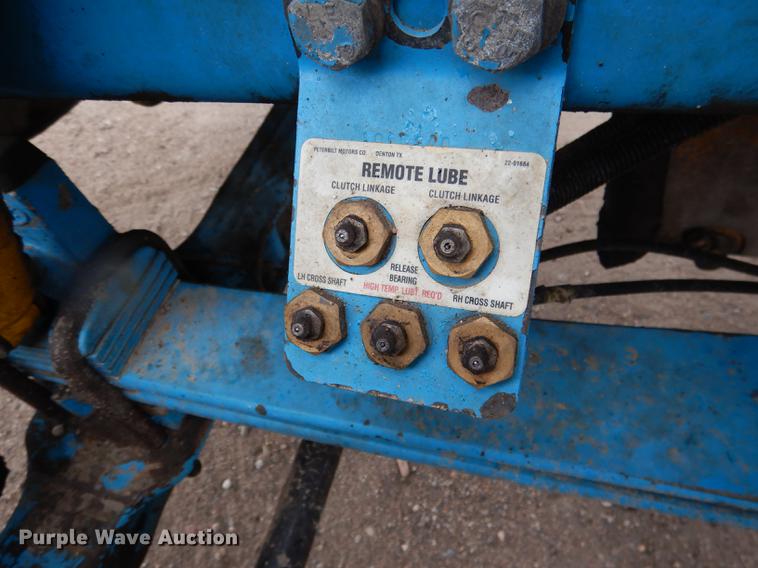 image for item DG5768 2004 Peterbilt 379 semi truck