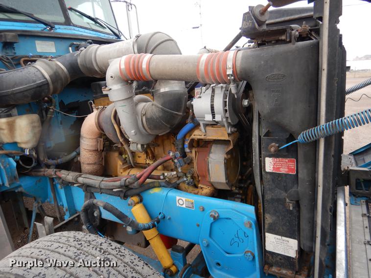 image for item DG5768 2004 Peterbilt 379 semi truck