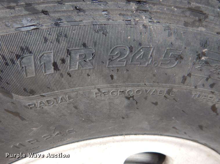 image for item DG5768 2004 Peterbilt 379 semi truck