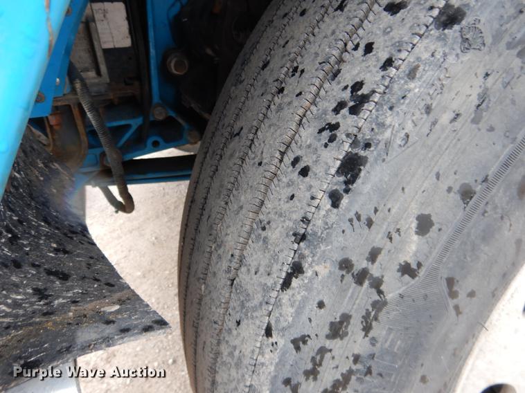 image for item DG5768 2004 Peterbilt 379 semi truck