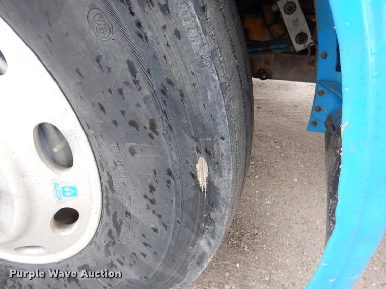 image for item DG5768 2004 Peterbilt 379 semi truck