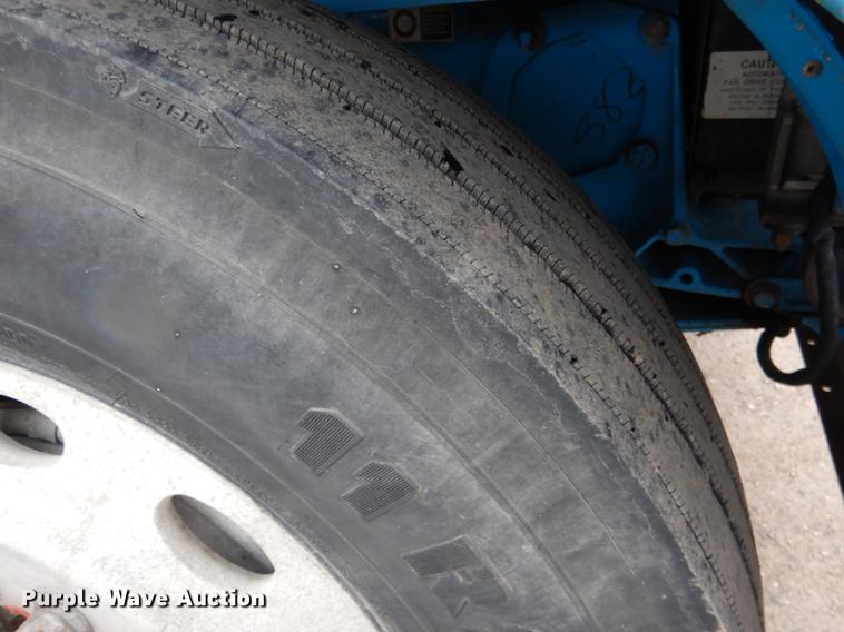 image for item DG5768 2004 Peterbilt 379 semi truck