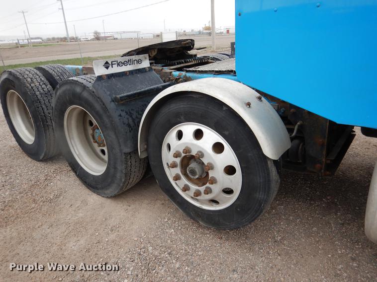 image for item DG5768 2004 Peterbilt 379 semi truck