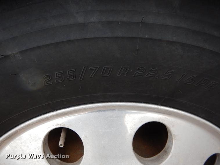 image for item DG5768 2004 Peterbilt 379 semi truck