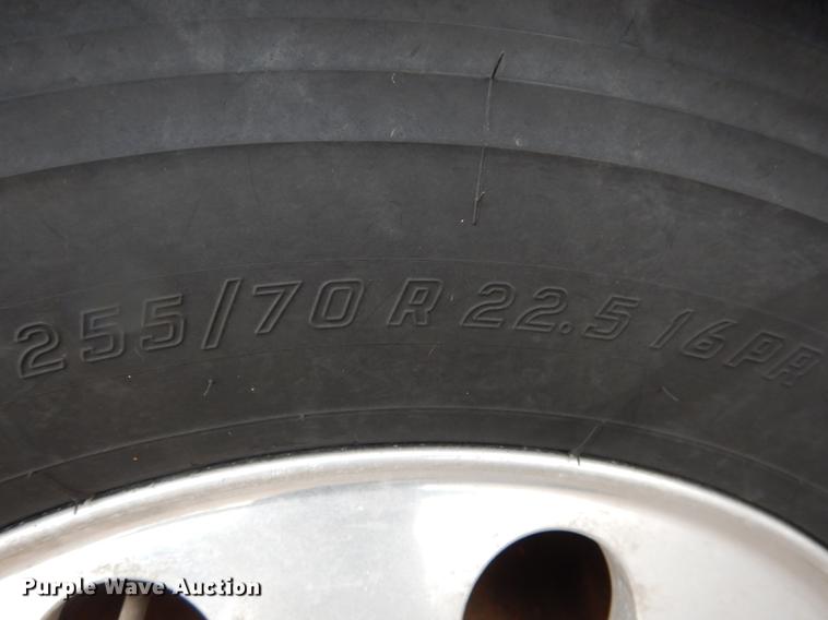 image for item DG5768 2004 Peterbilt 379 semi truck