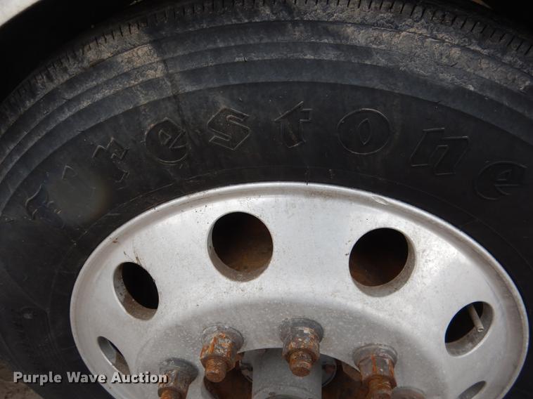 image for item DG5768 2004 Peterbilt 379 semi truck