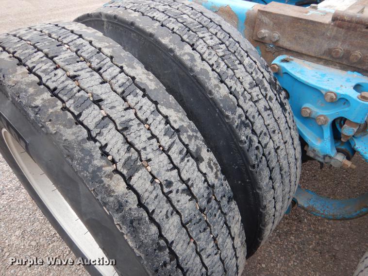 image for item DG5768 2004 Peterbilt 379 semi truck