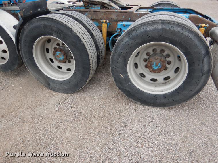 image for item DG5768 2004 Peterbilt 379 semi truck