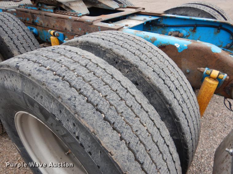 image for item DG5768 2004 Peterbilt 379 semi truck