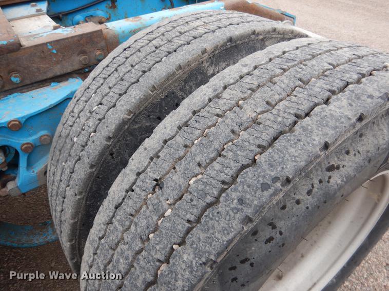 image for item DG5768 2004 Peterbilt 379 semi truck