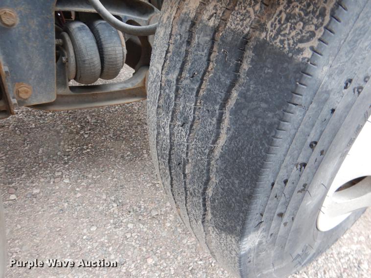 image for item DG5768 2004 Peterbilt 379 semi truck