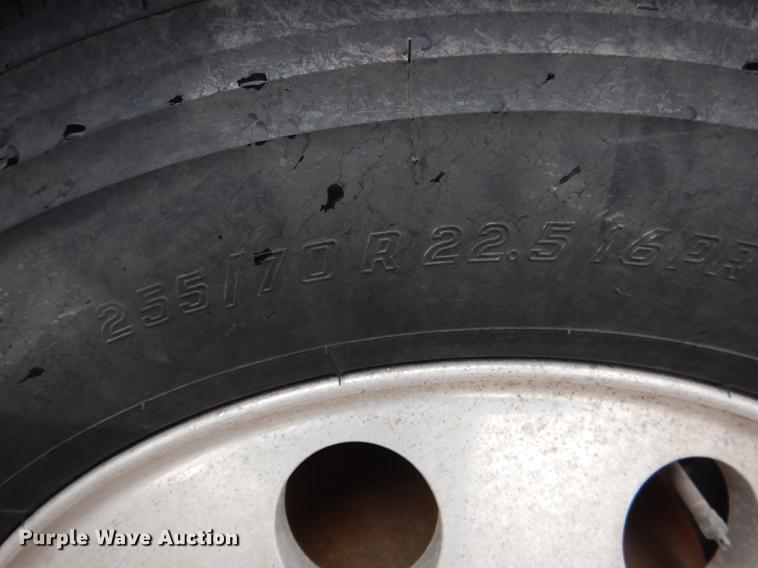 image for item DG5768 2004 Peterbilt 379 semi truck