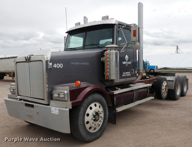 image for item DG5769 2004 Western Star 4900FA semi truck