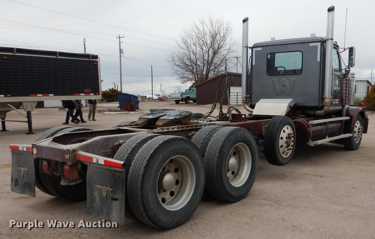 image for item DG5769 2004 Western Star 4900FA semi truck