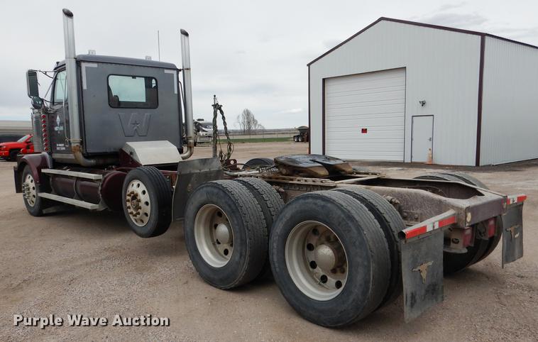 image for item DG5769 2004 Western Star 4900FA semi truck