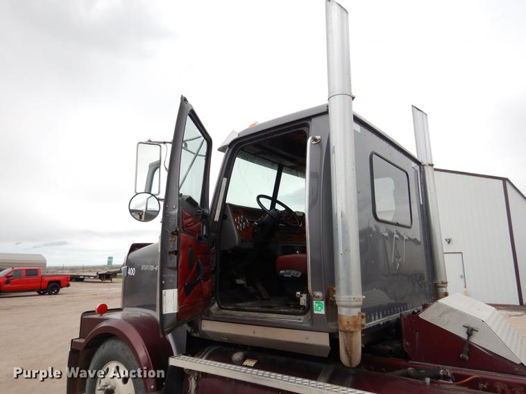 image for item DG5769 2004 Western Star 4900FA semi truck