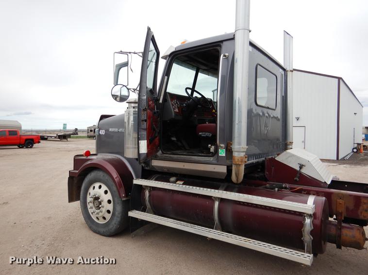 image for item DG5769 2004 Western Star 4900FA semi truck