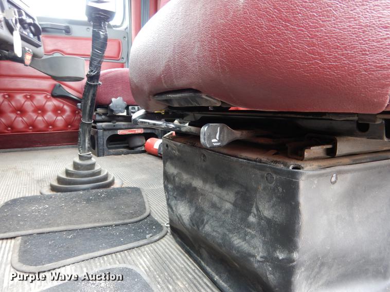 image for item DG5769 2004 Western Star 4900FA semi truck