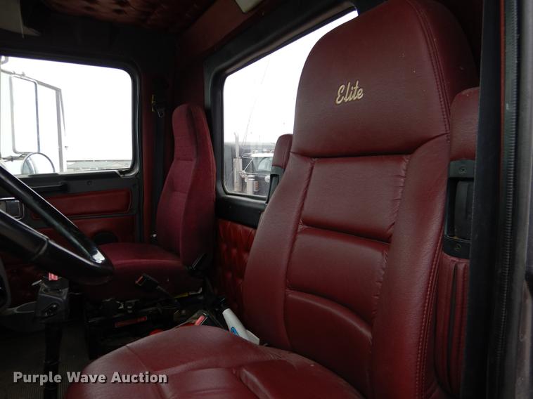 image for item DG5769 2004 Western Star 4900FA semi truck