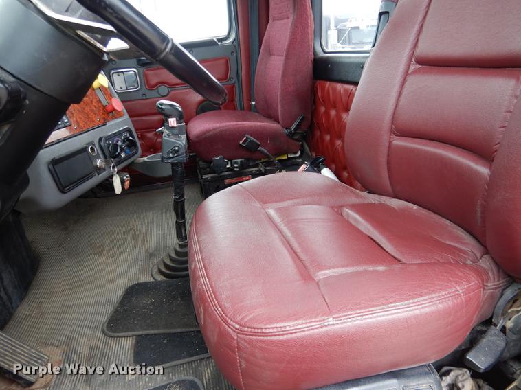 image for item DG5769 2004 Western Star 4900FA semi truck