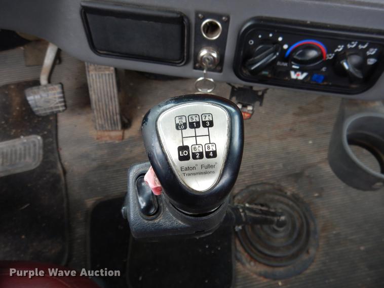 image for item DG5769 2004 Western Star 4900FA semi truck