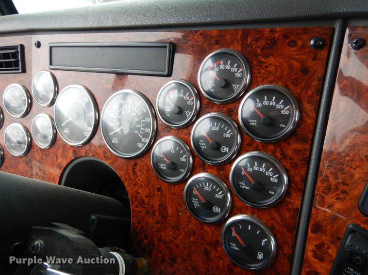 image for item DG5769 2004 Western Star 4900FA semi truck