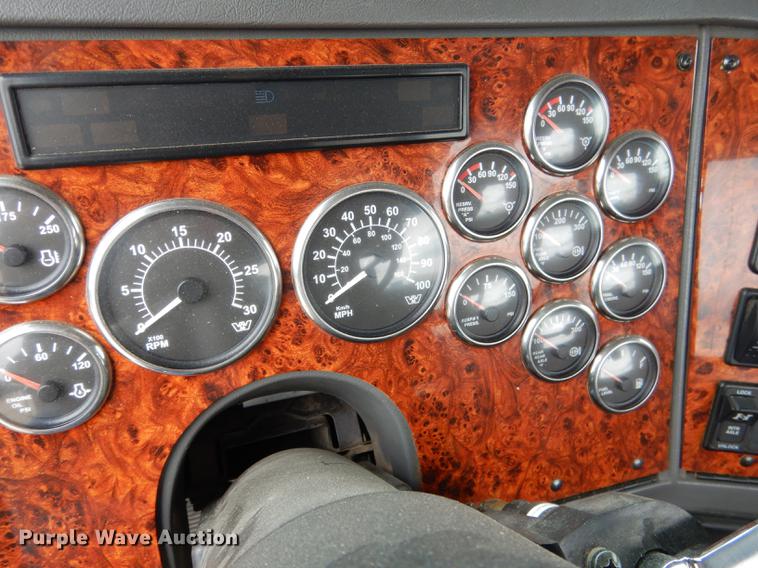 image for item DG5769 2004 Western Star 4900FA semi truck