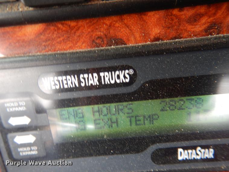 image for item DG5769 2004 Western Star 4900FA semi truck