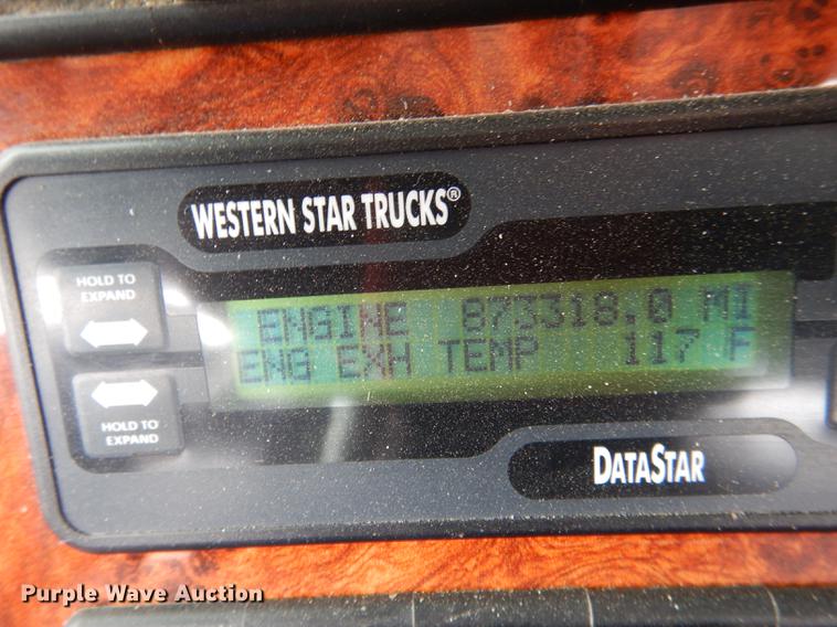 image for item DG5769 2004 Western Star 4900FA semi truck