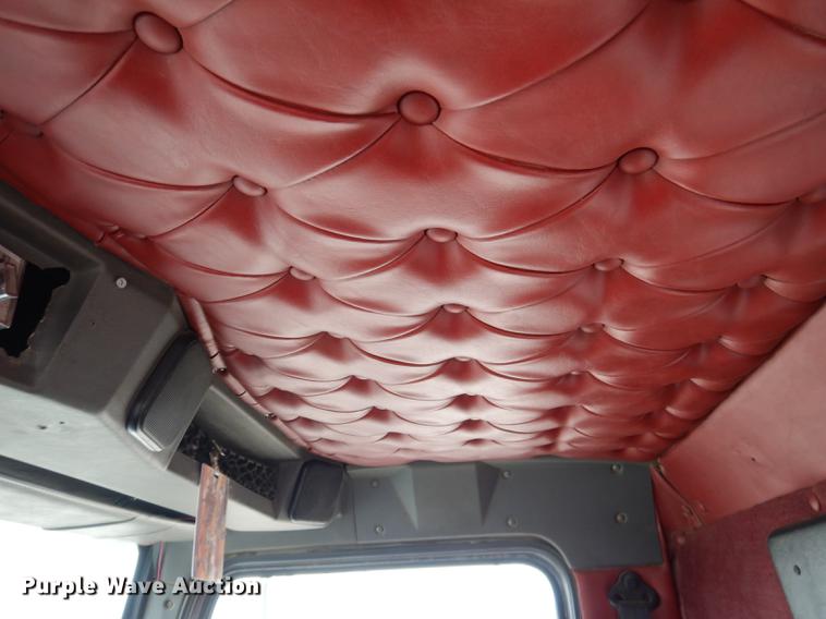 image for item DG5769 2004 Western Star 4900FA semi truck