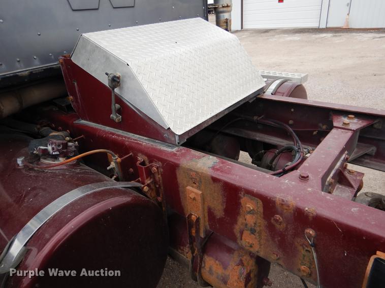 image for item DG5769 2004 Western Star 4900FA semi truck