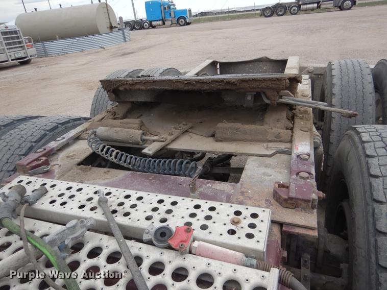 image for item DG5769 2004 Western Star 4900FA semi truck