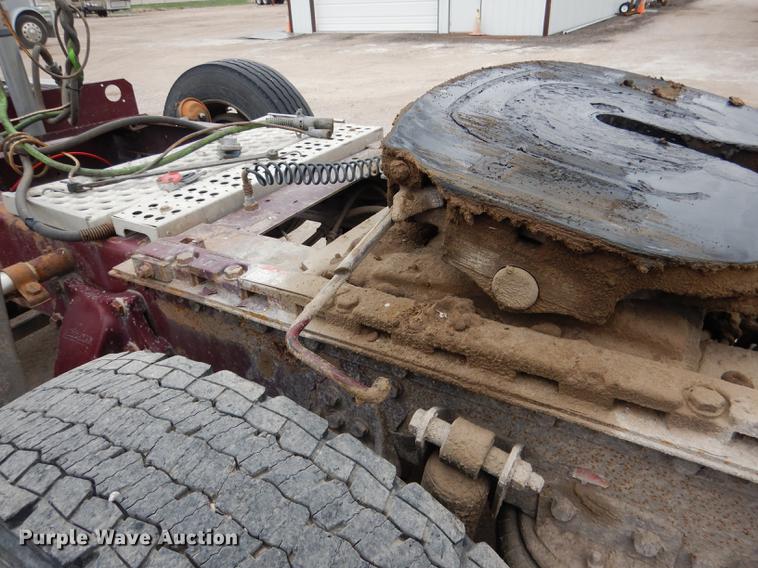 image for item DG5769 2004 Western Star 4900FA semi truck