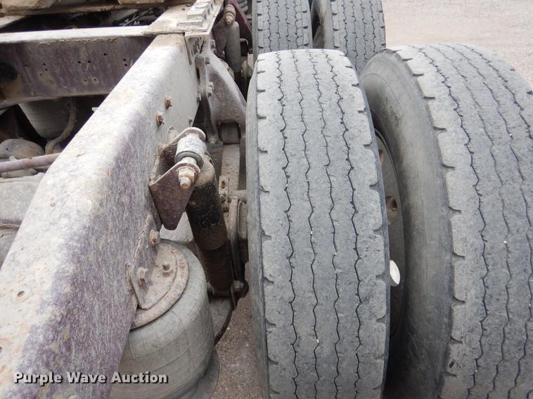 image for item DG5769 2004 Western Star 4900FA semi truck