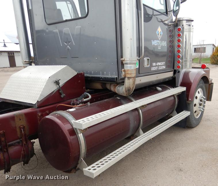 image for item DG5769 2004 Western Star 4900FA semi truck