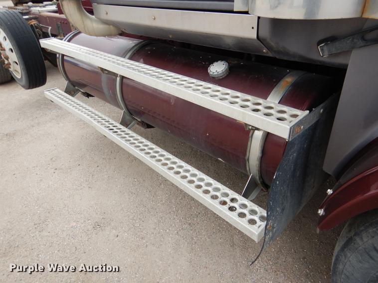 image for item DG5769 2004 Western Star 4900FA semi truck