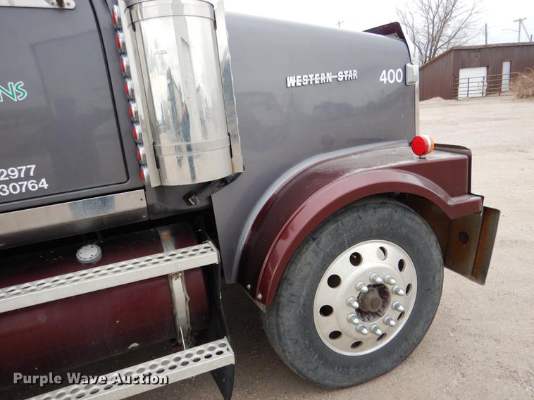 image for item DG5769 2004 Western Star 4900FA semi truck