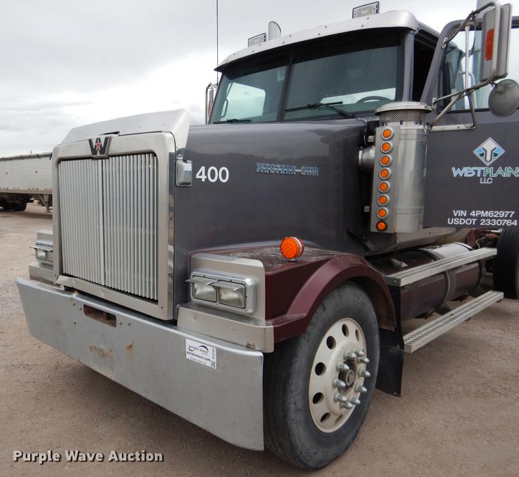 image for item DG5769 2004 Western Star 4900FA semi truck