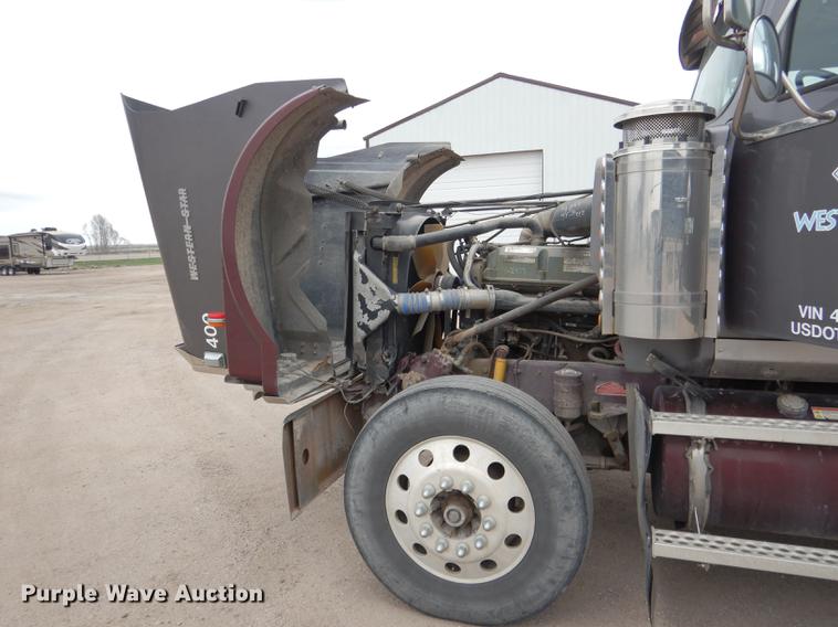 image for item DG5769 2004 Western Star 4900FA semi truck