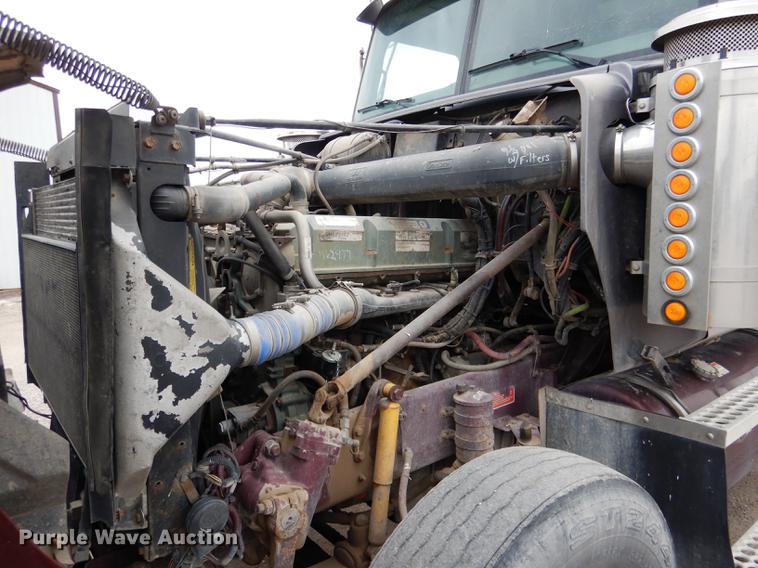 image for item DG5769 2004 Western Star 4900FA semi truck
